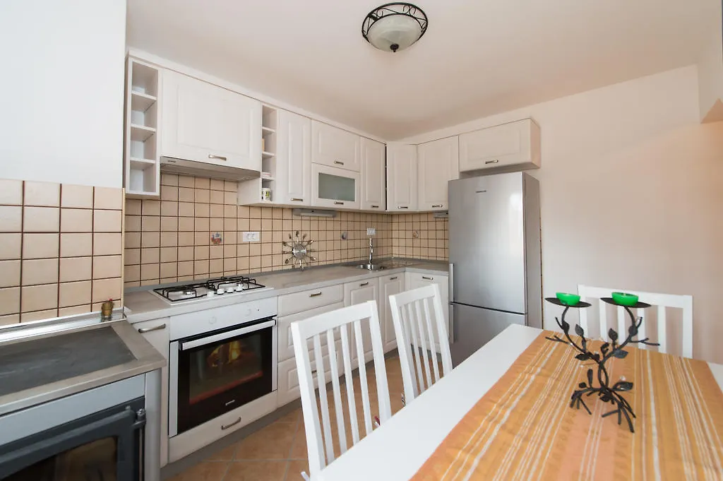 Apartment House Vera Hum